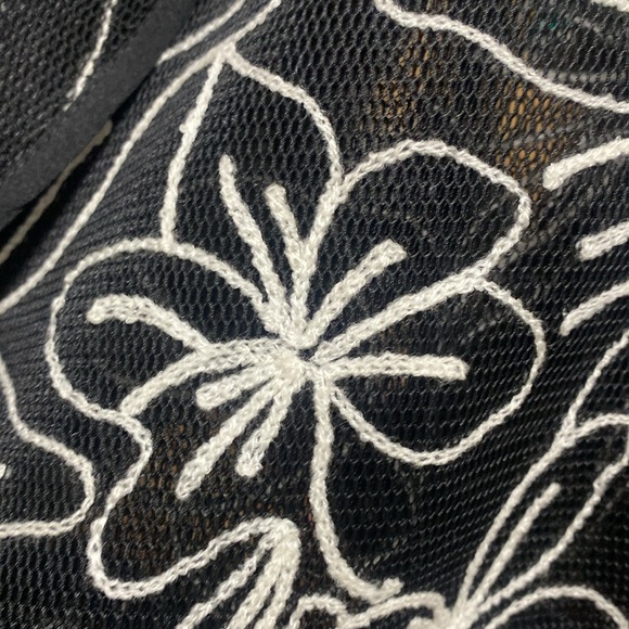 NWT JENNY T. New York Black and White Floral Sheer Jacket - Picture 6 of 7